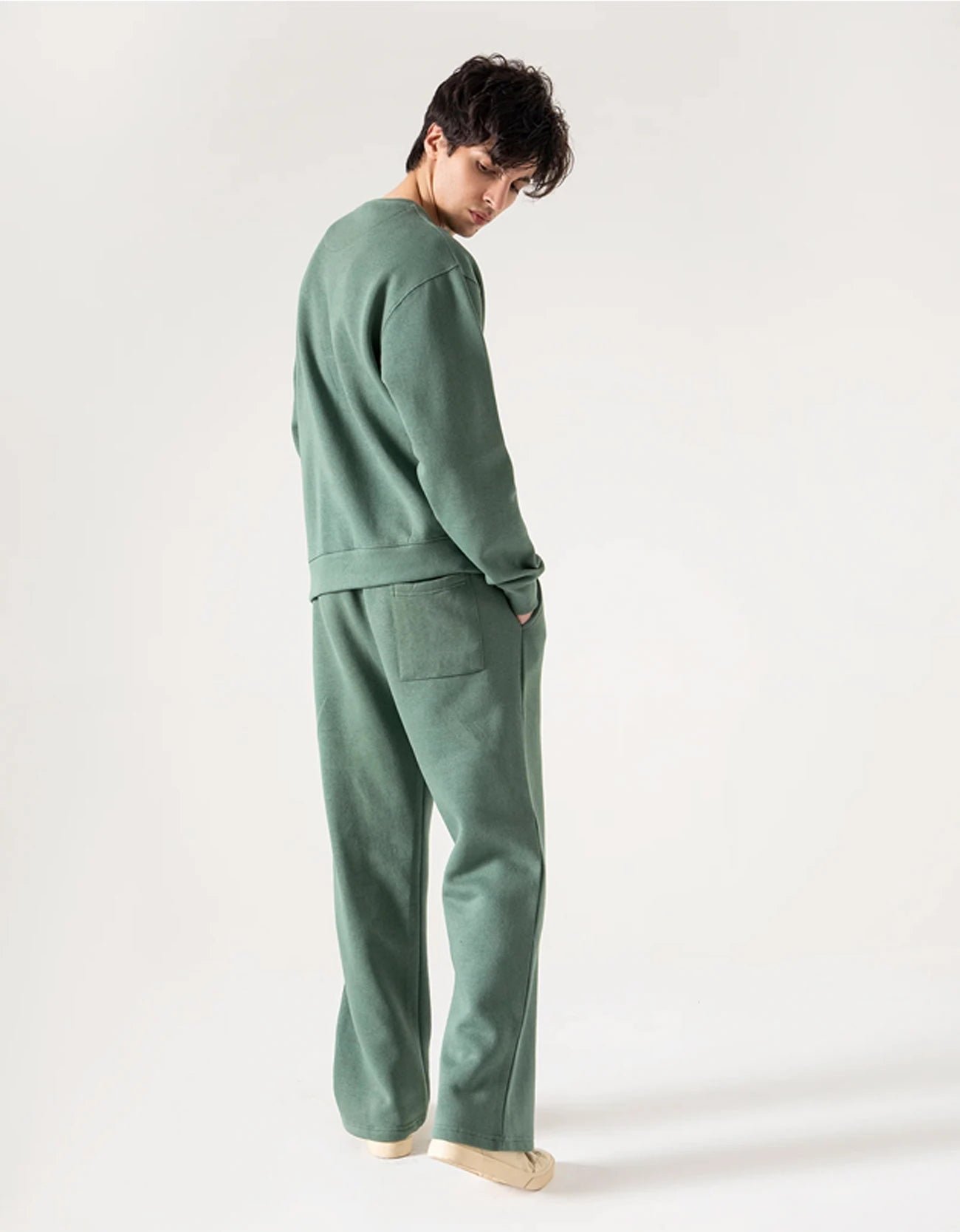 BASIC FLEECE SWEATSHIRT