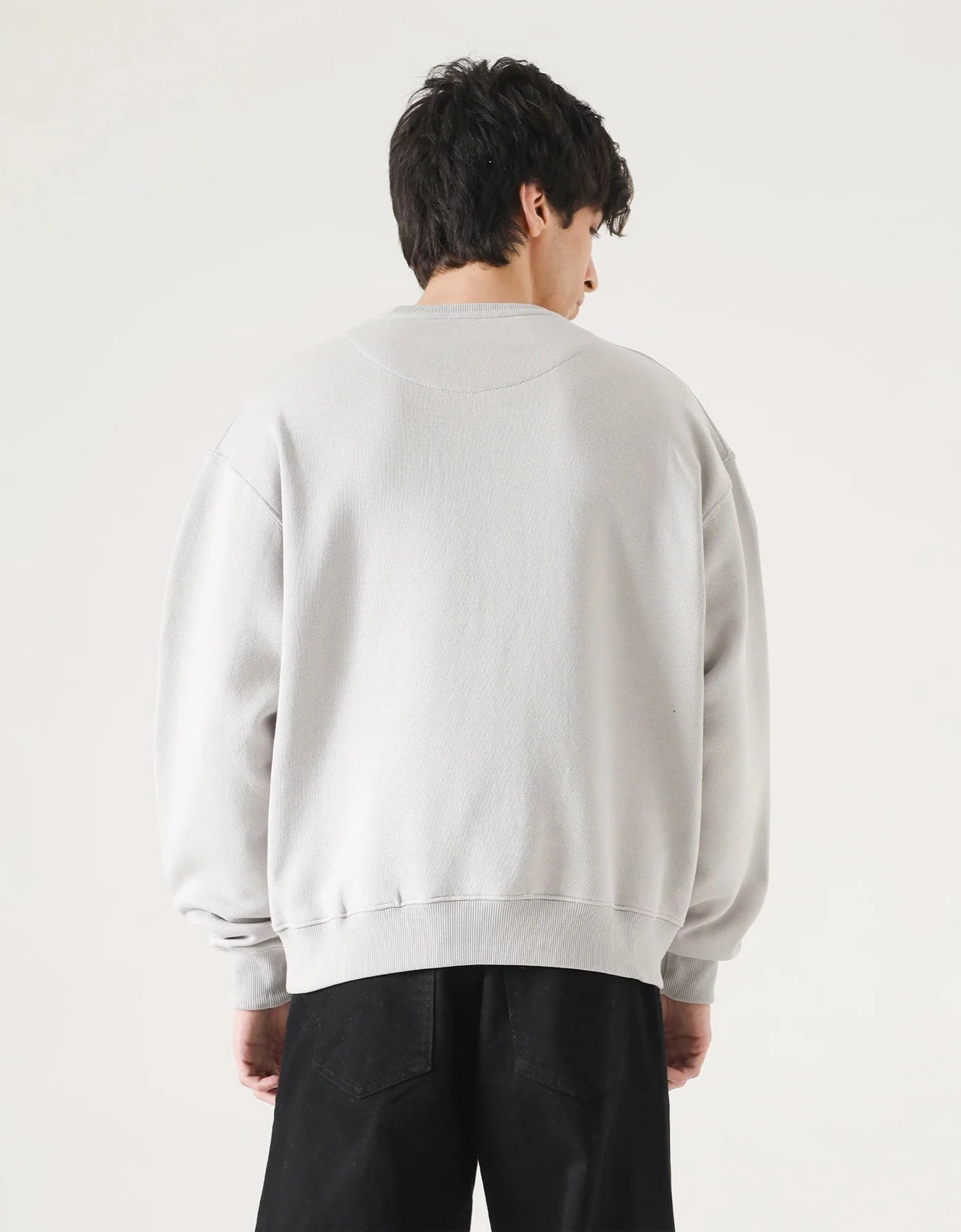 PATCH POCKET SWEATSHIRT