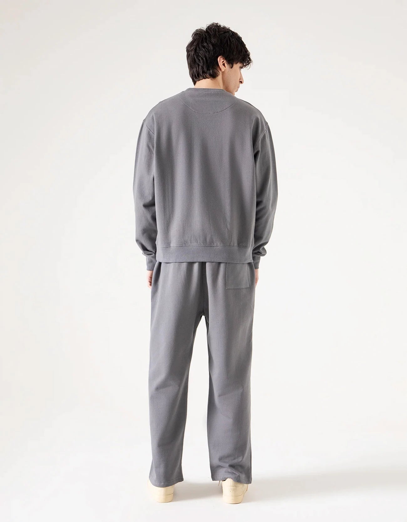 BASIC FLEECE SWEATSHIRT