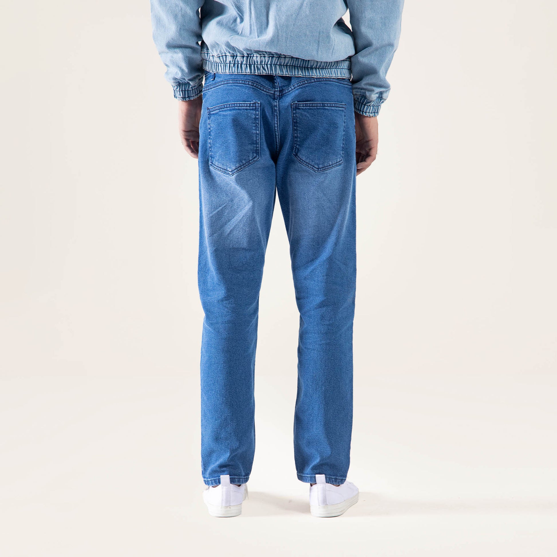 BASIC STRAIGHT JEANS