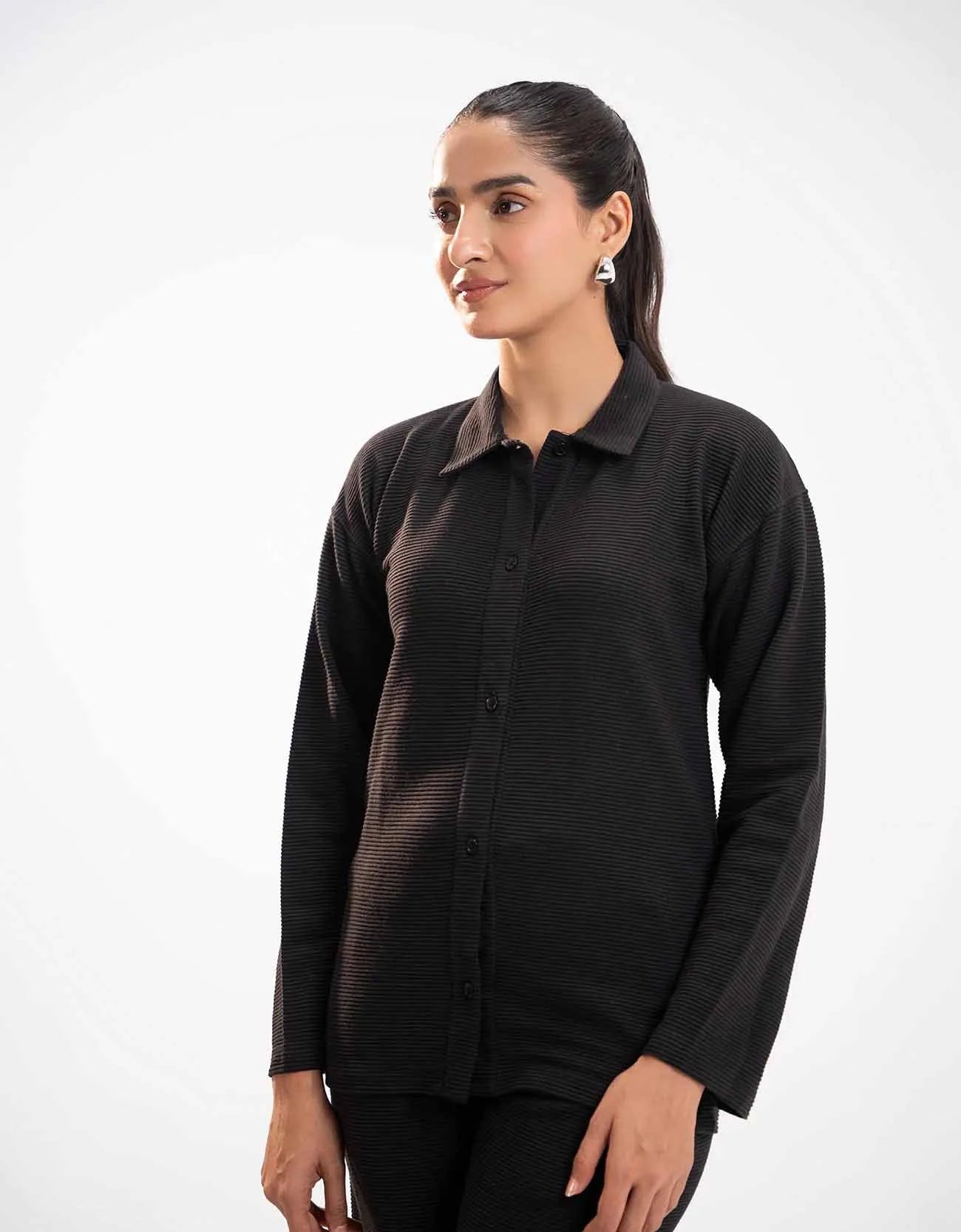 TEXTURED BUTTON DOWN SHIRT