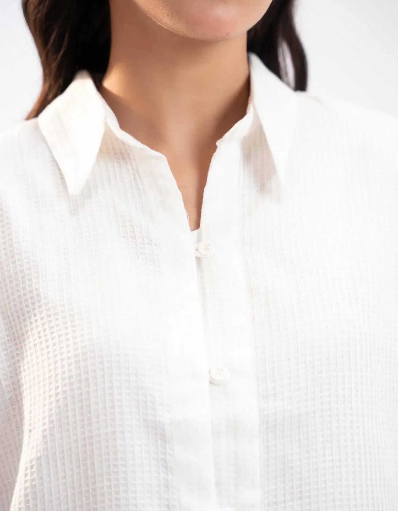 TEXTURED BUTTON DOWN SHIRT