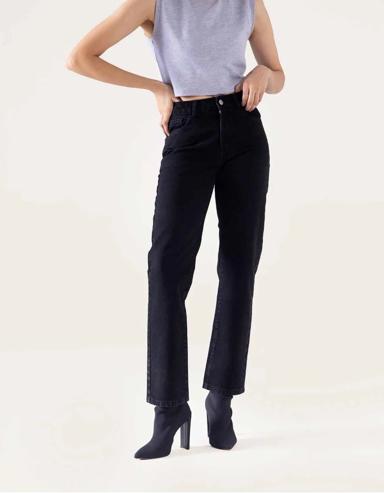 BASIC STRAIGHT JEANS