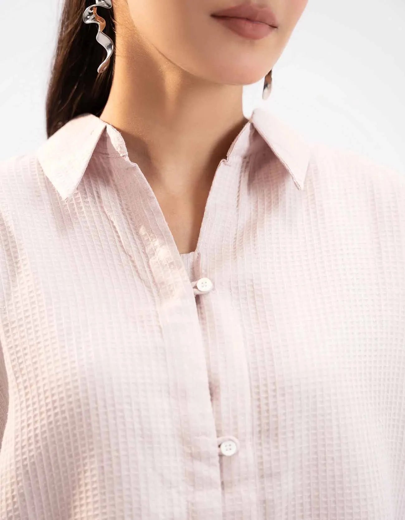 TEXTURED BUTTON DOWN SHIRT