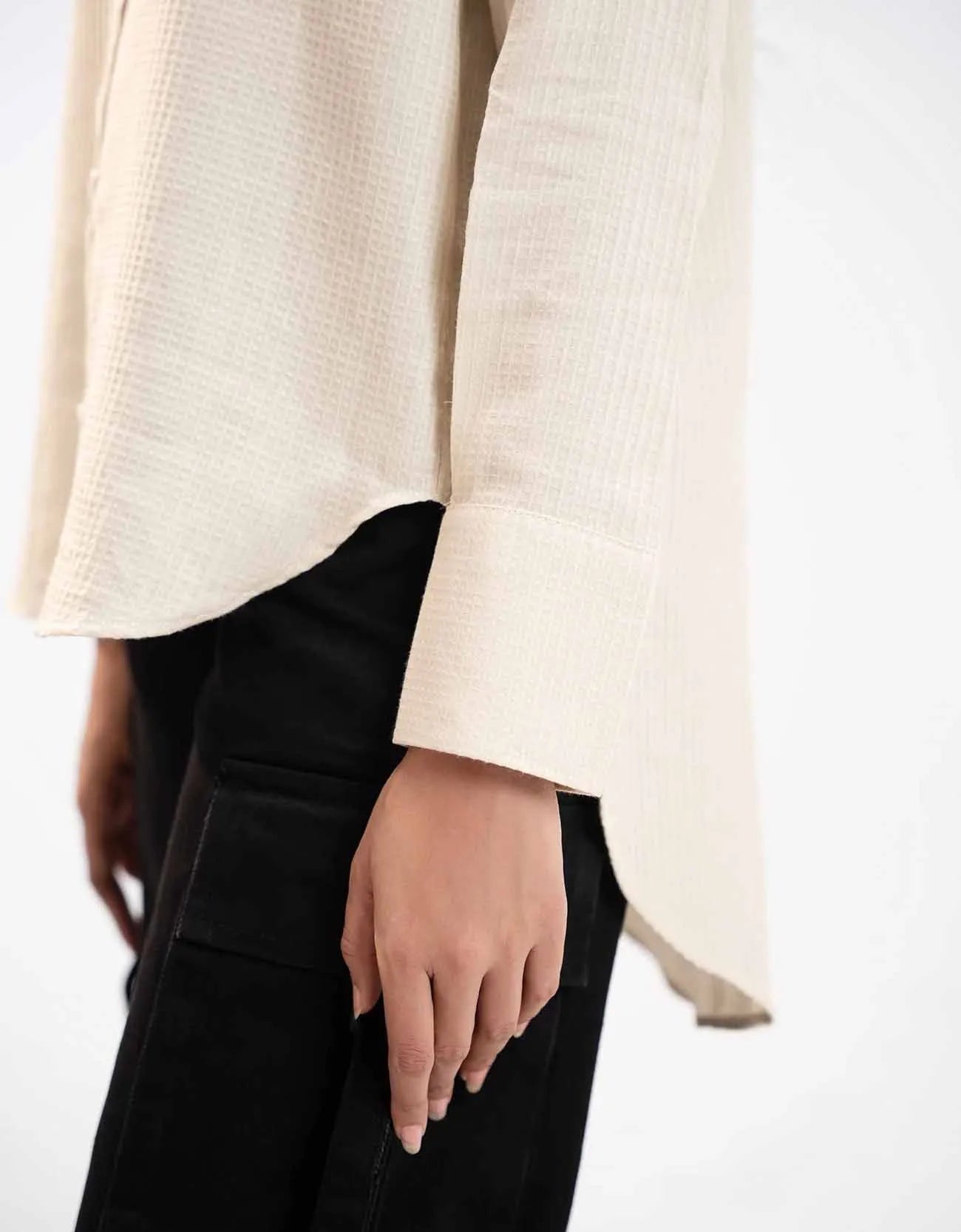 TEXTURED BUTTON DOWN SHIRT