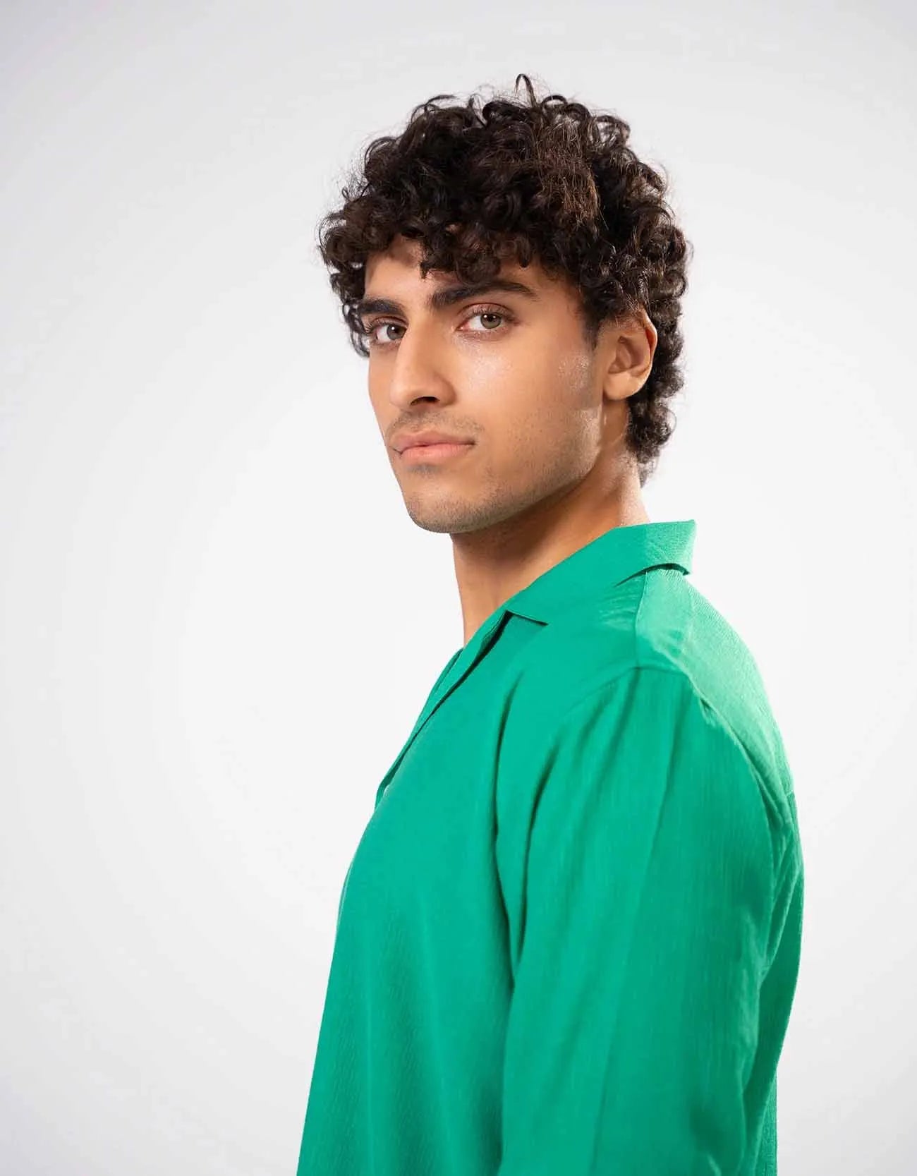 TEXTURED BUTTON DOWN SHIRT