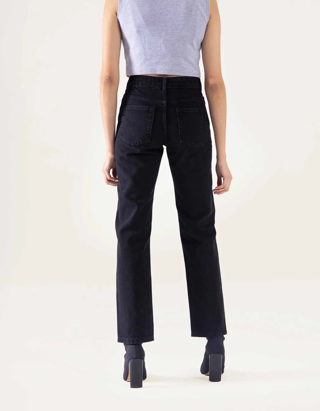 BASIC STRAIGHT JEANS