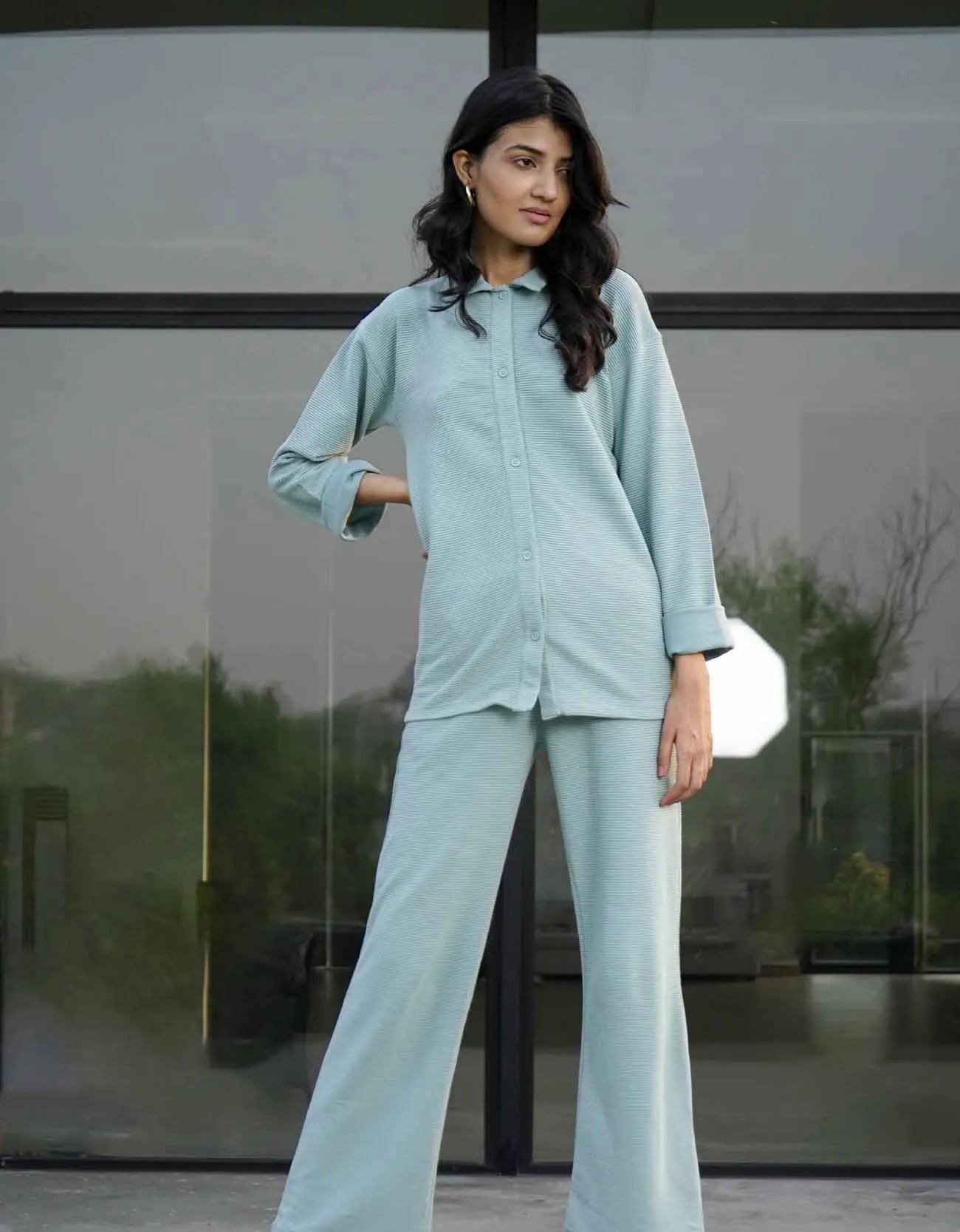 TEXTURED BUTTON DOWN SHIRT