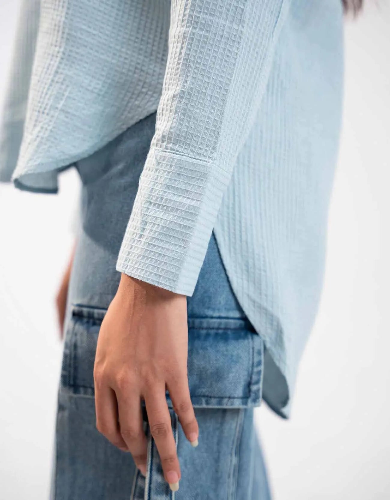 TEXTURED BUTTON DOWN SHIRT