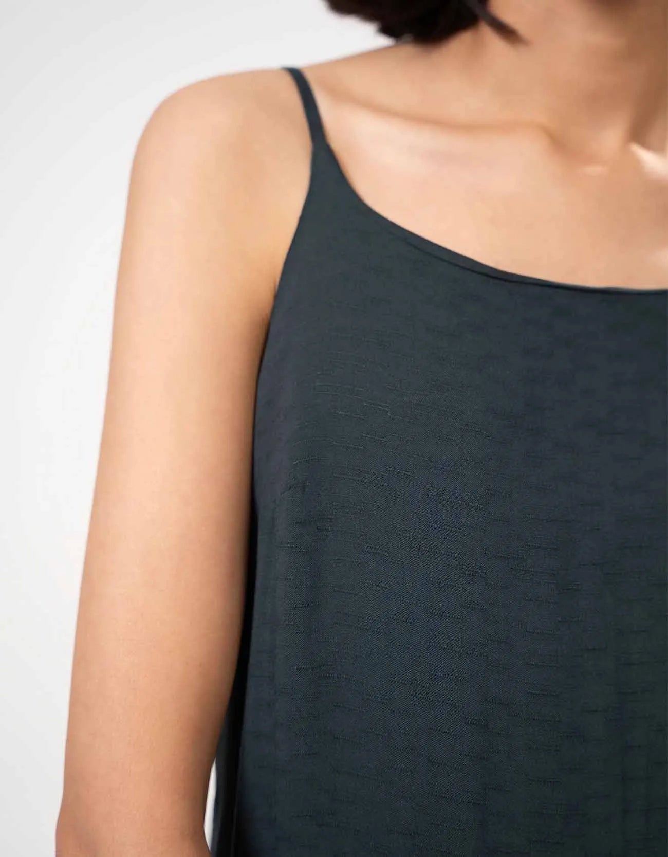 STRAIGHT HALTER NECK DRESS