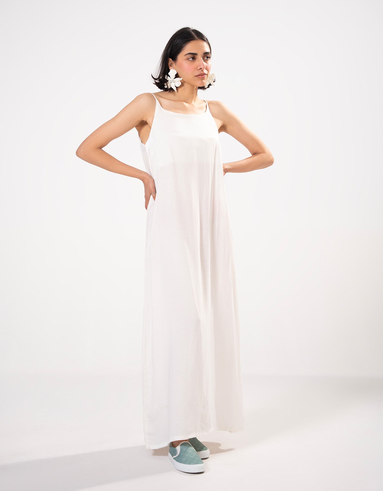 STRAIGHT HALTER NECK DRESS