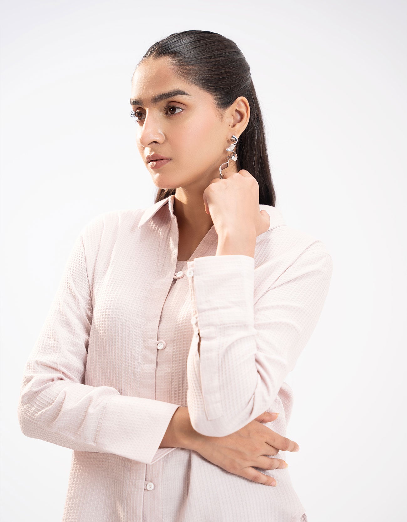 TEXTURED BUTTON DOWN SHIRT