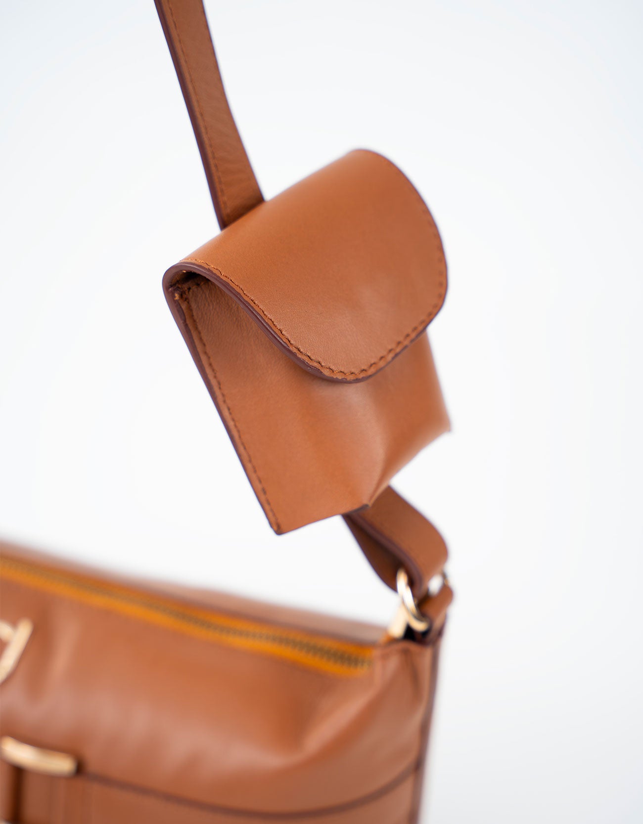 CLASSIC LEATHER CROSS BODY BAG