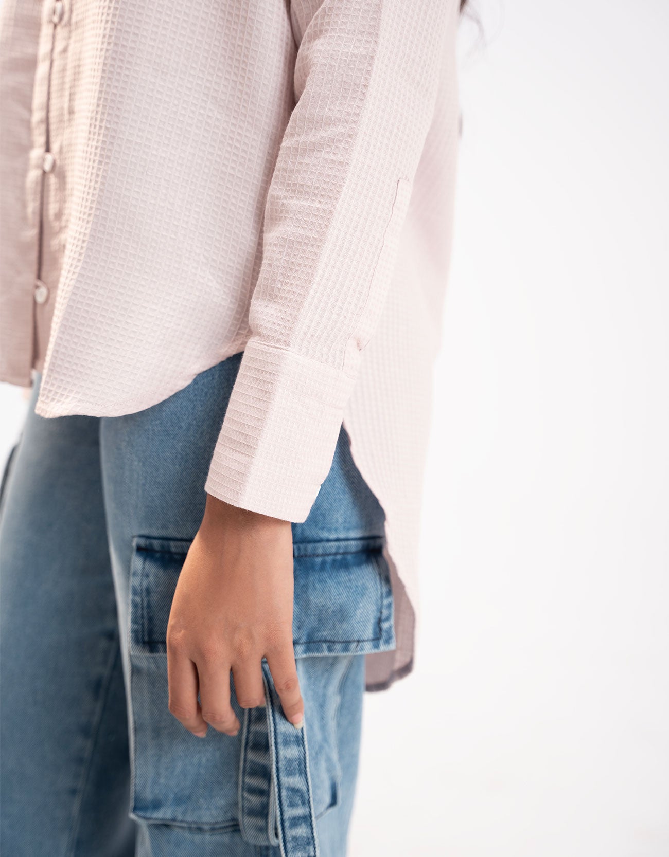 TEXTURED BUTTON DOWN SHIRT