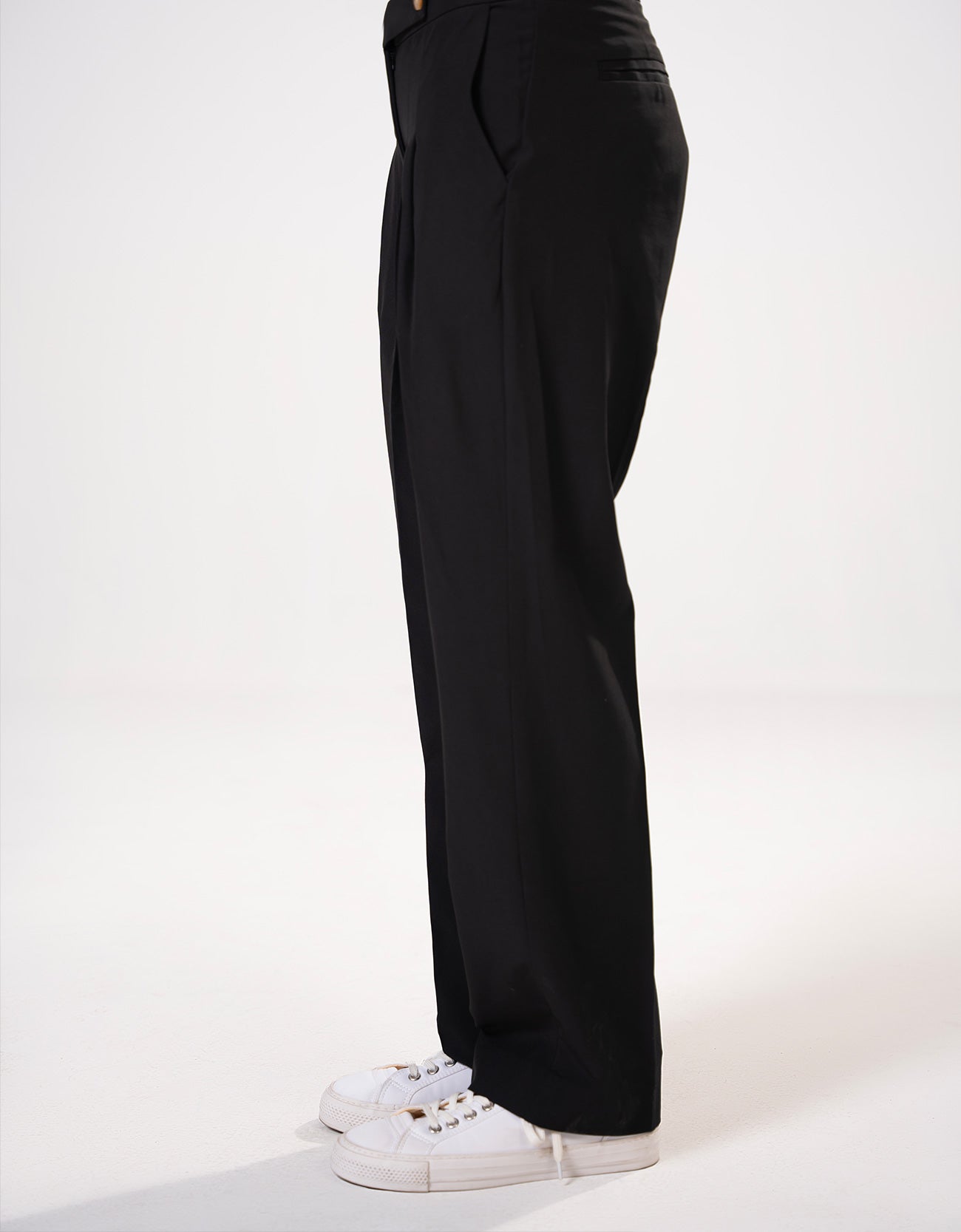 TAILORED STRAIGHT PANTS