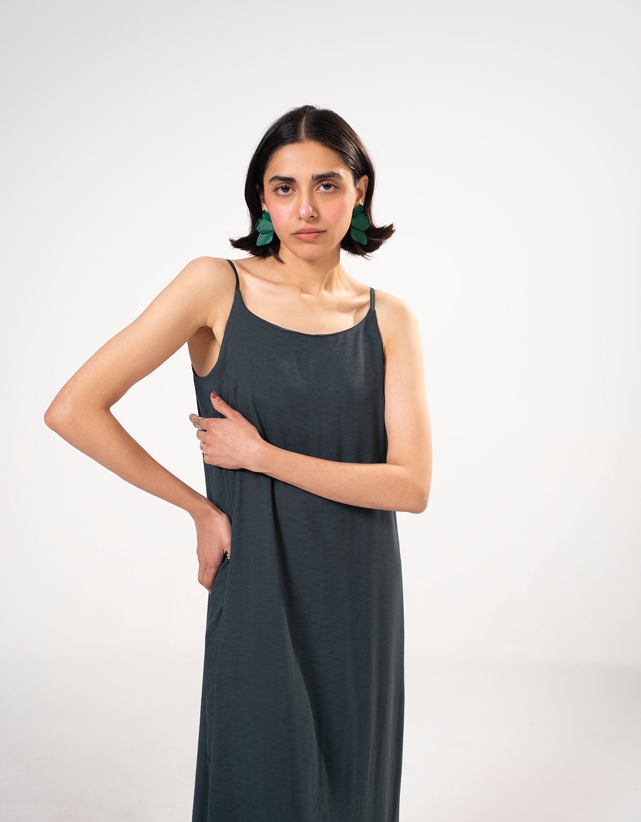 STRAIGHT HALTER NECK DRESS