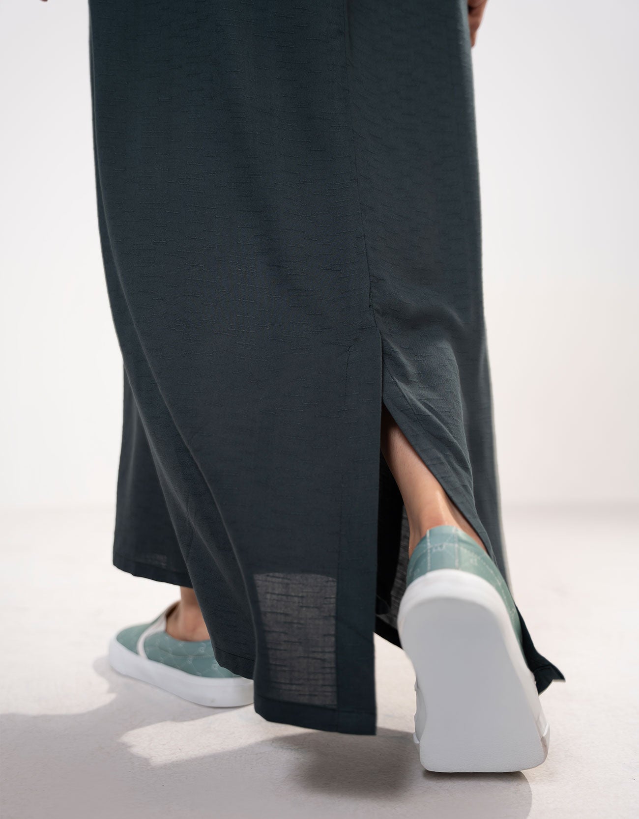 STRAIGHT HALTER NECK DRESS