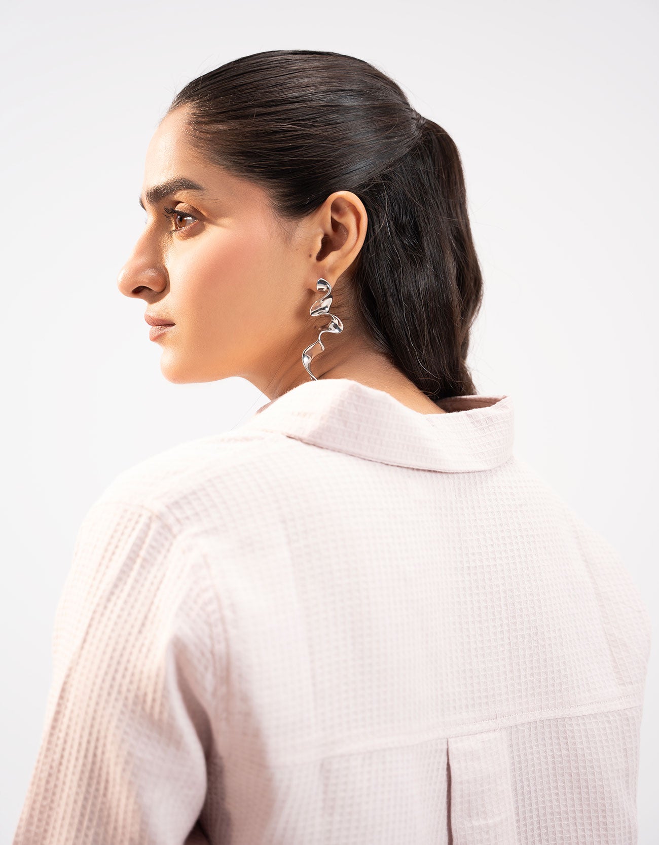 TEXTURED BUTTON DOWN SHIRT