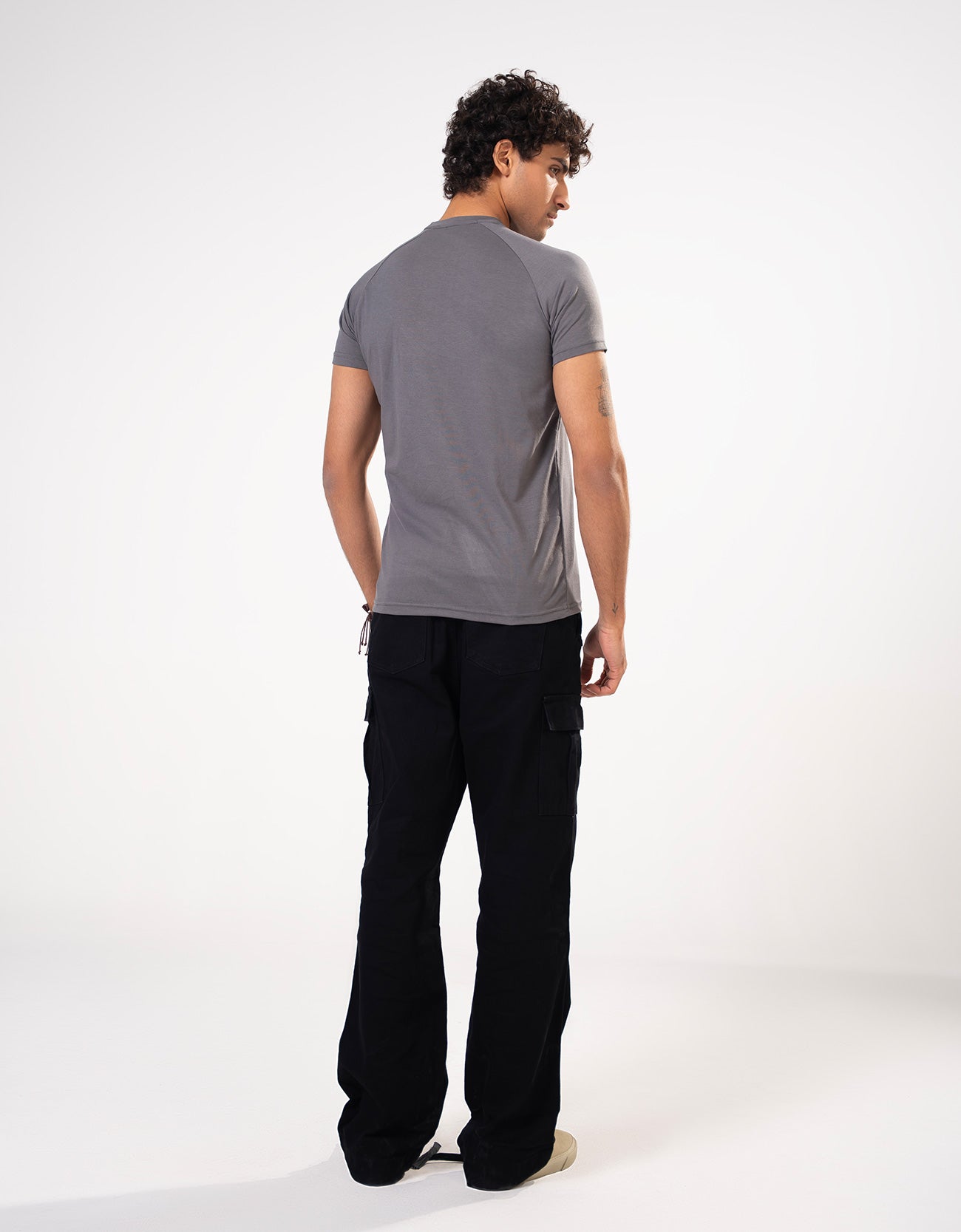 MEN'S REGULAR FIT RAGLAN SLEEVE TEE-SHIRT