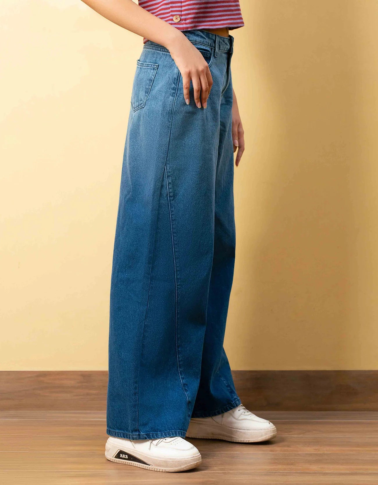WIDE LEG BOOTCUT JEANS