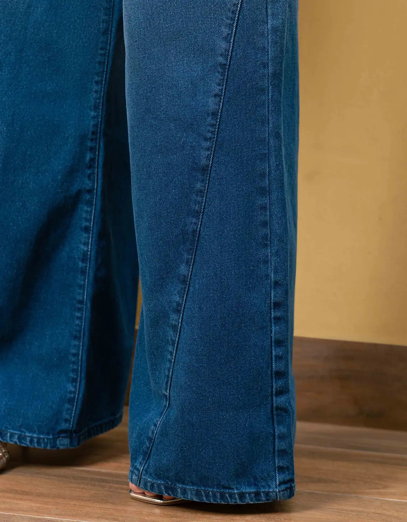 WIDE LEG BOOTCUT JEANS