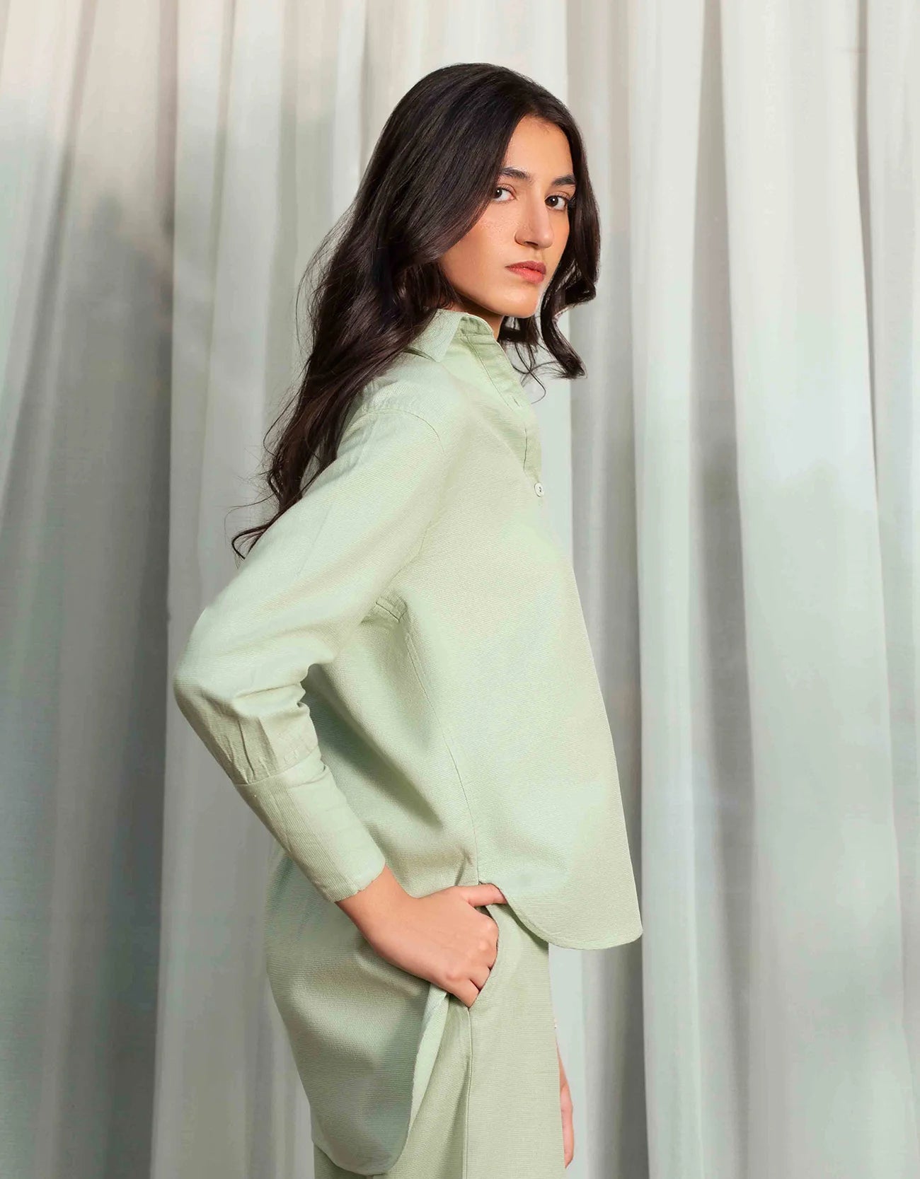 JACQUARD COLLARED BACK TALE SHIRT