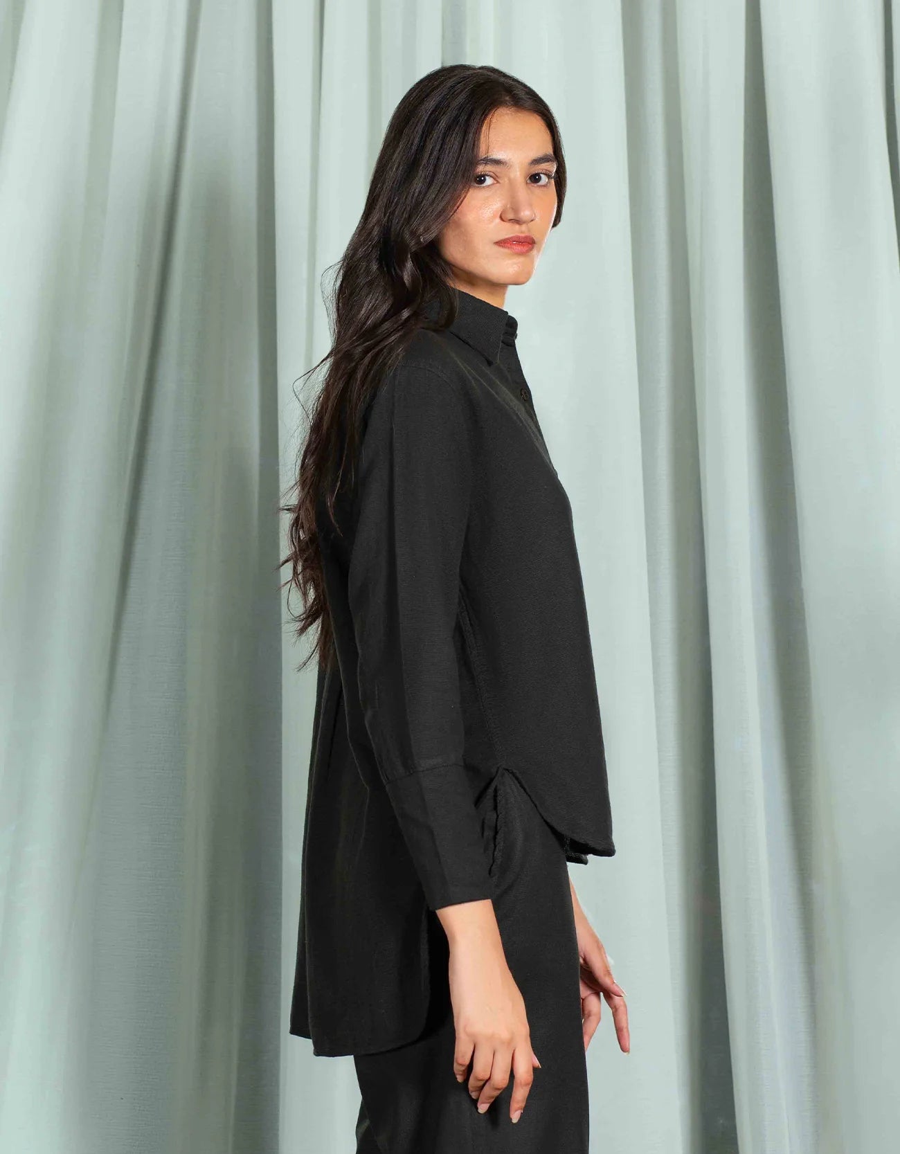 JACQUARD COLLARED BACK TALE SHIRT