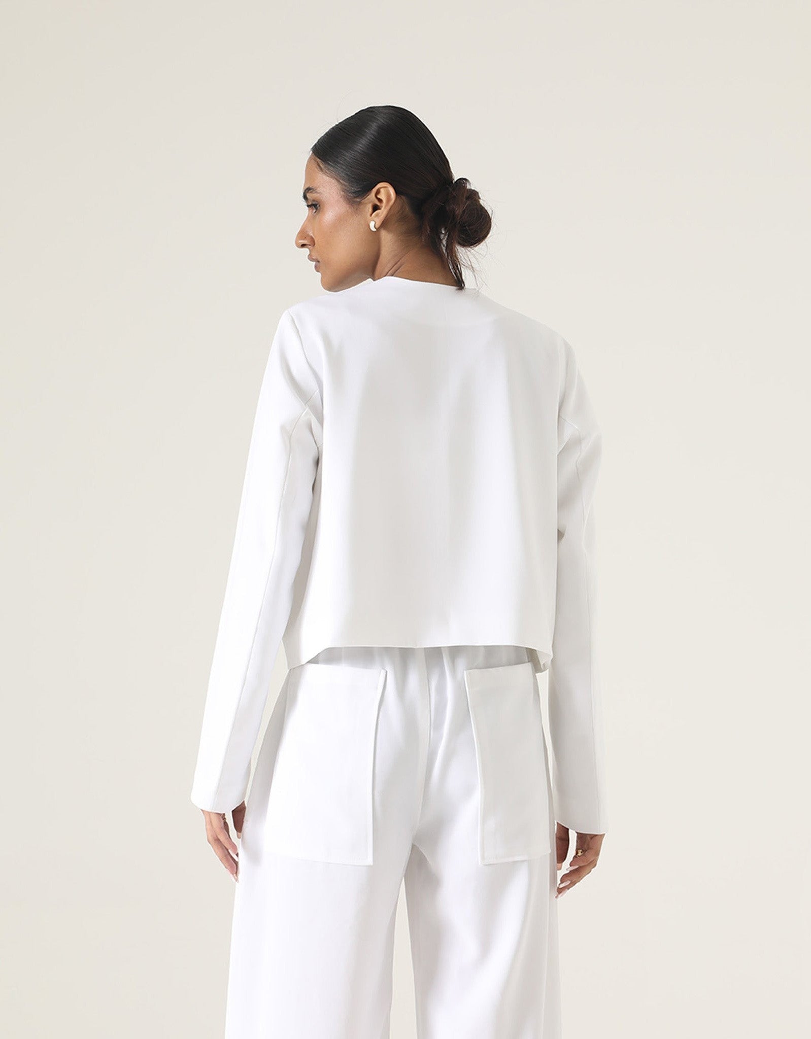 SHORT TAILORED JACKET