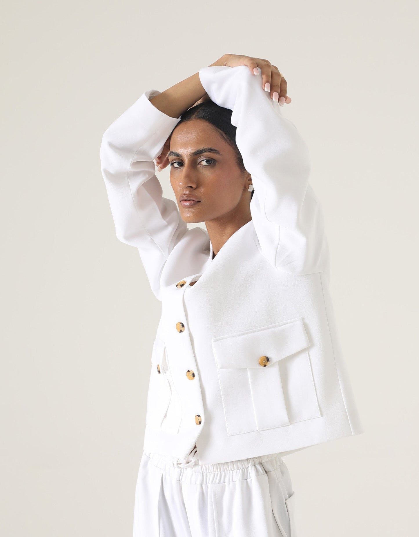 SHORT TAILORED JACKET