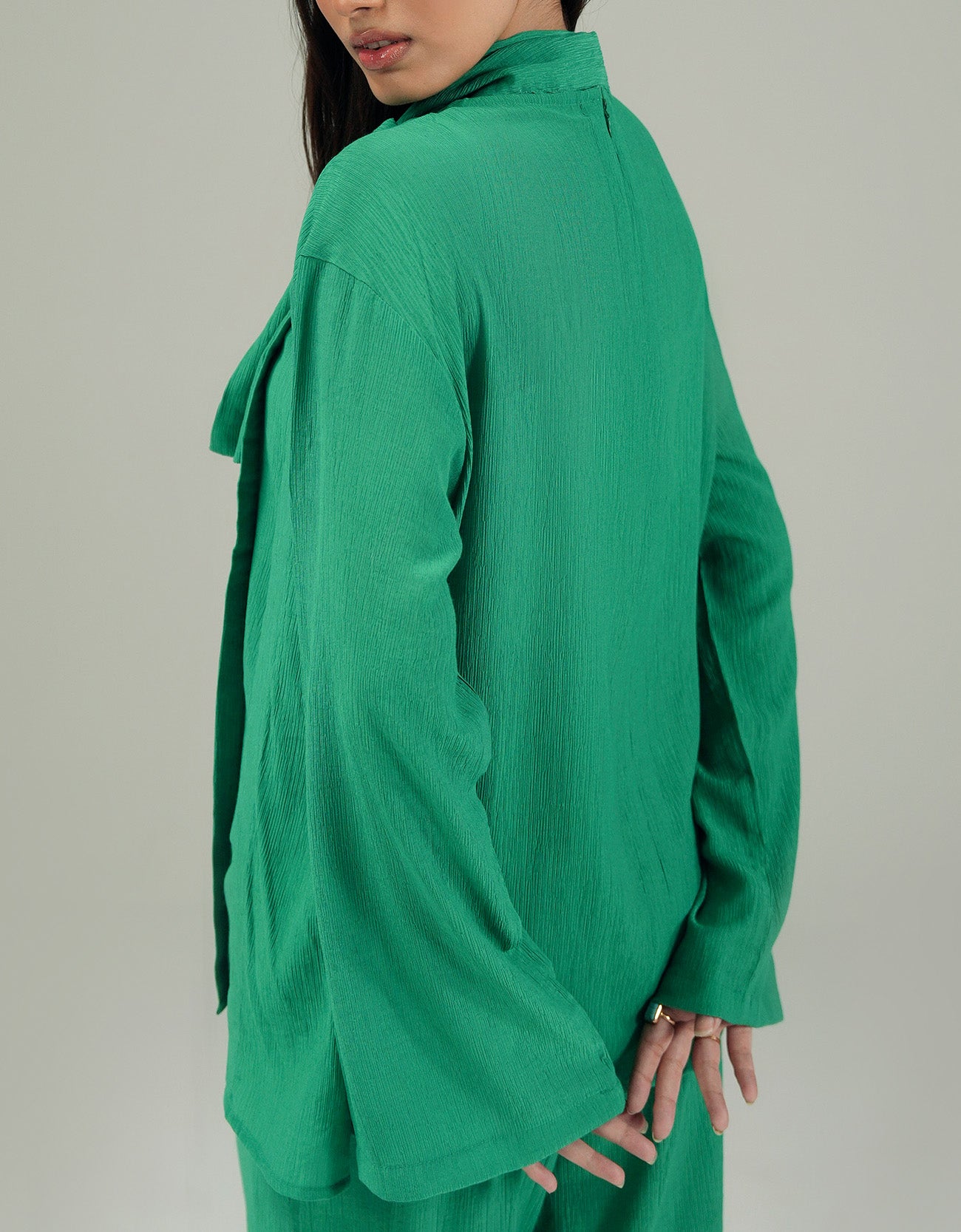 TEXTURED TOP WITH KNOT COLLAR