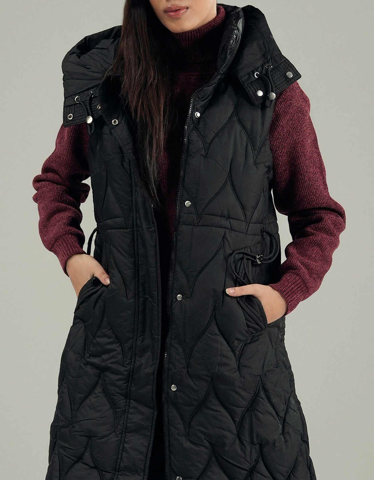 HOODED WINDPROOF SLEEVELESS PUFFER