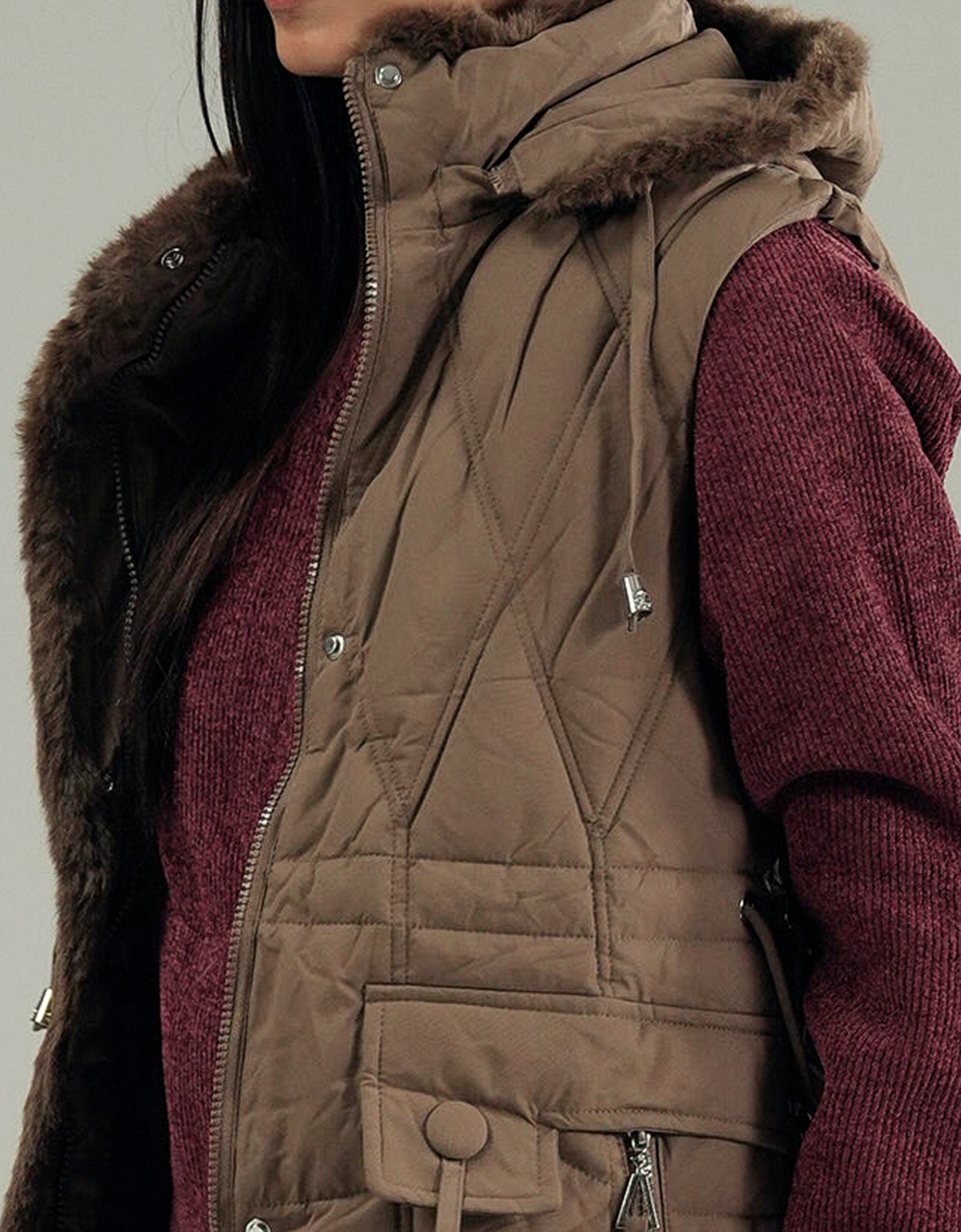 HOODED SLEEVELESS PUFFER JACKET