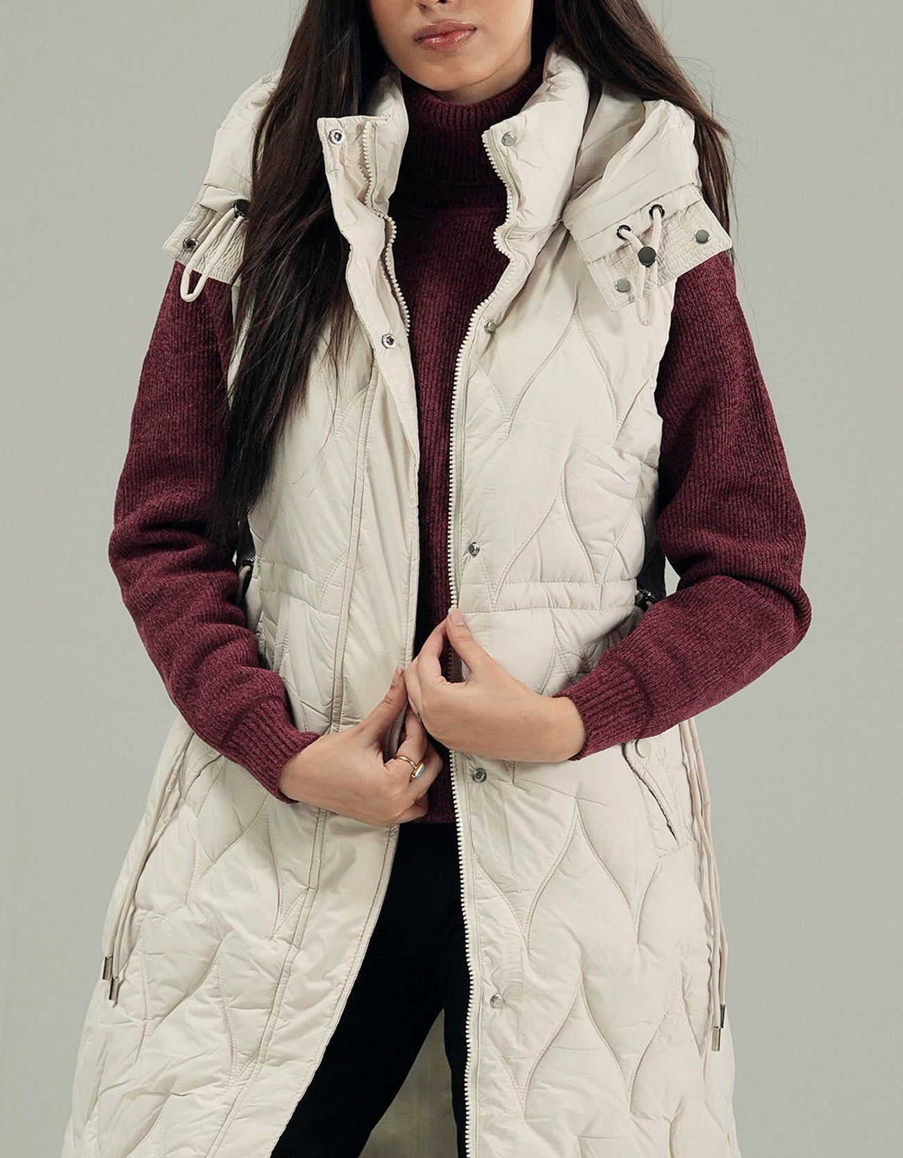 HOODED WINDPROOF SLEEVELESS PUFFER