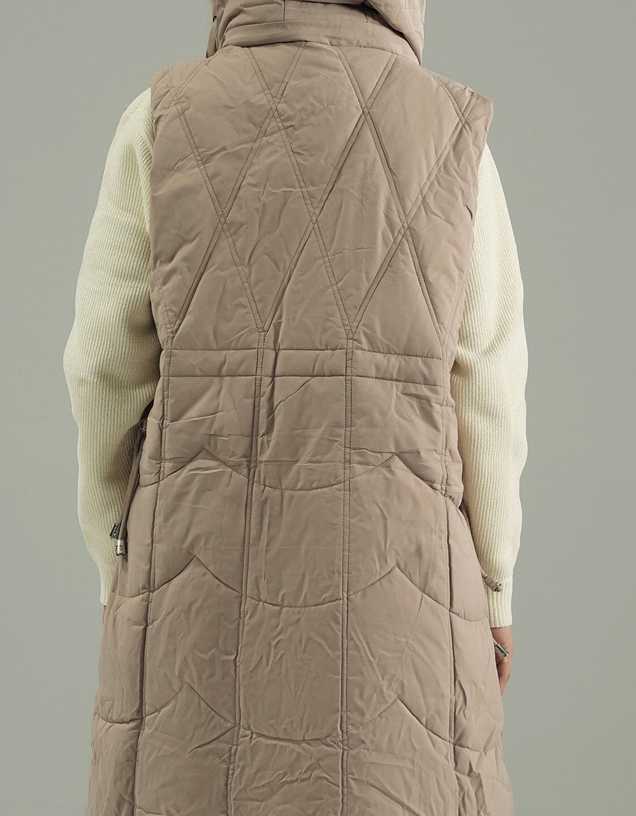 HOODED SLEEVELESS PUFFER JACKET