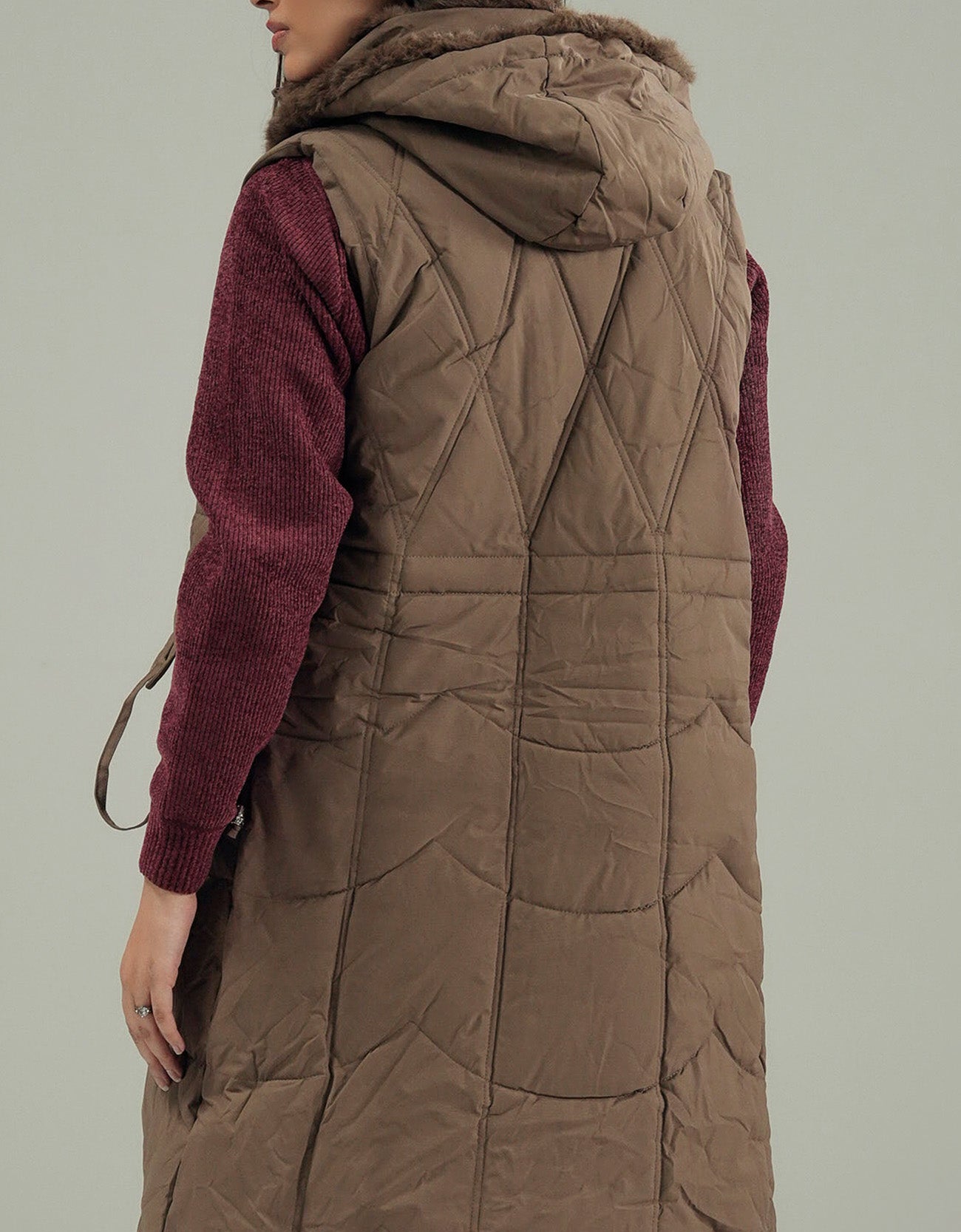 HOODED SLEEVELESS PUFFER JACKET