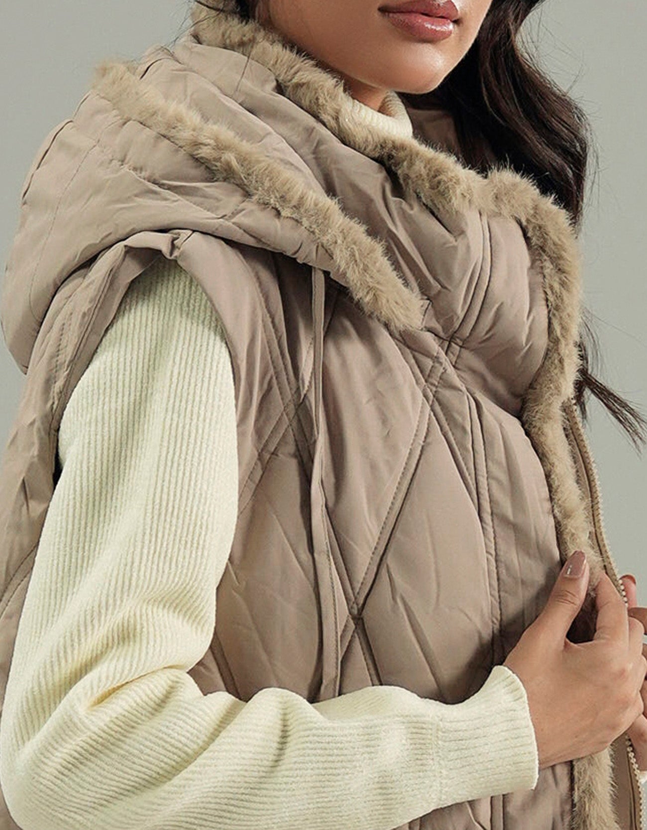 HOODED SLEEVELESS PUFFER JACKET