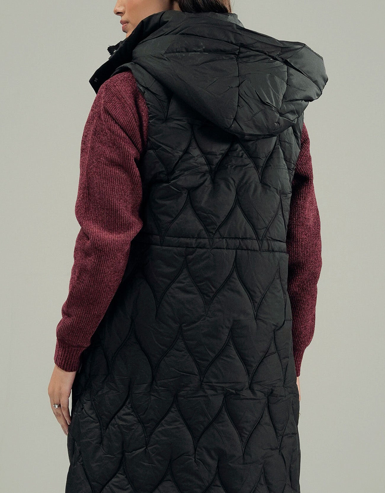 HOODED WINDPROOF SLEEVELESS PUFFER