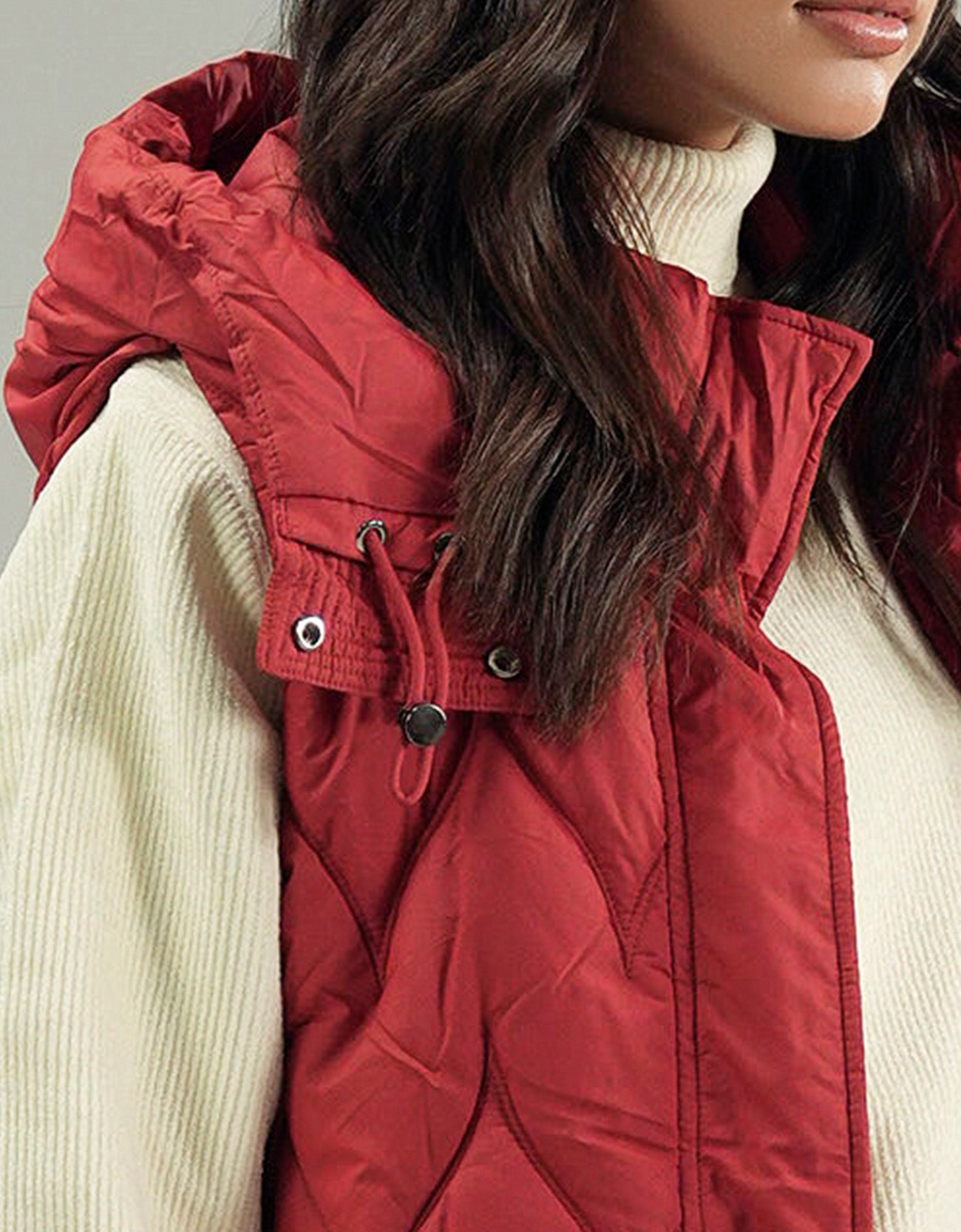 HOODED WINDPROOF SLEEVELESS PUFFER