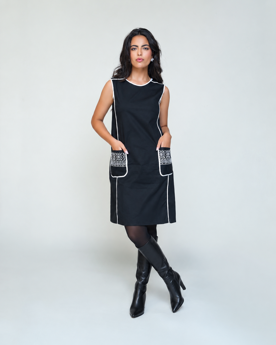 WOMEN SLEEVELESS PATCH POCKET DRESS