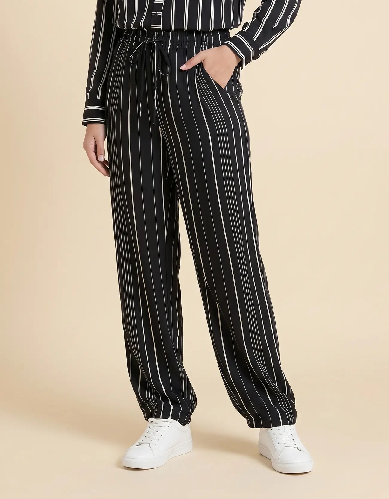 VERTICAL STRIPE TROUSER
