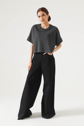 TEXTURED BOXY CROPPED TEE