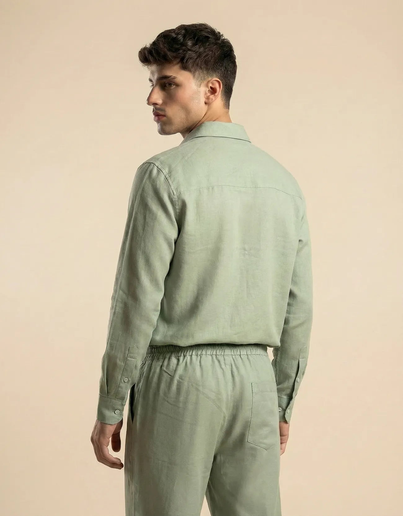 CLASSIC BUTTON-UP SHIRT