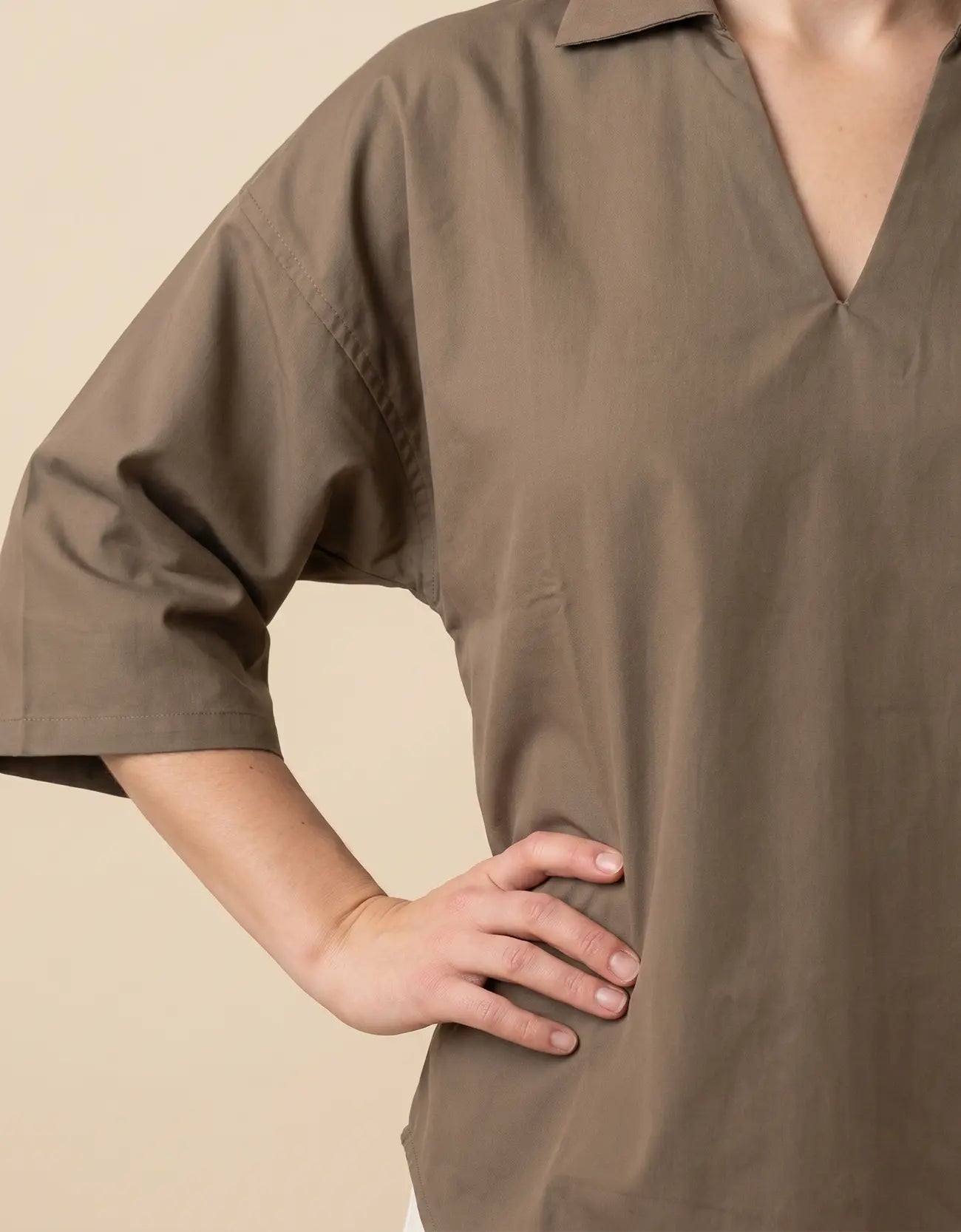 RELAXED V-NECK SHIRT