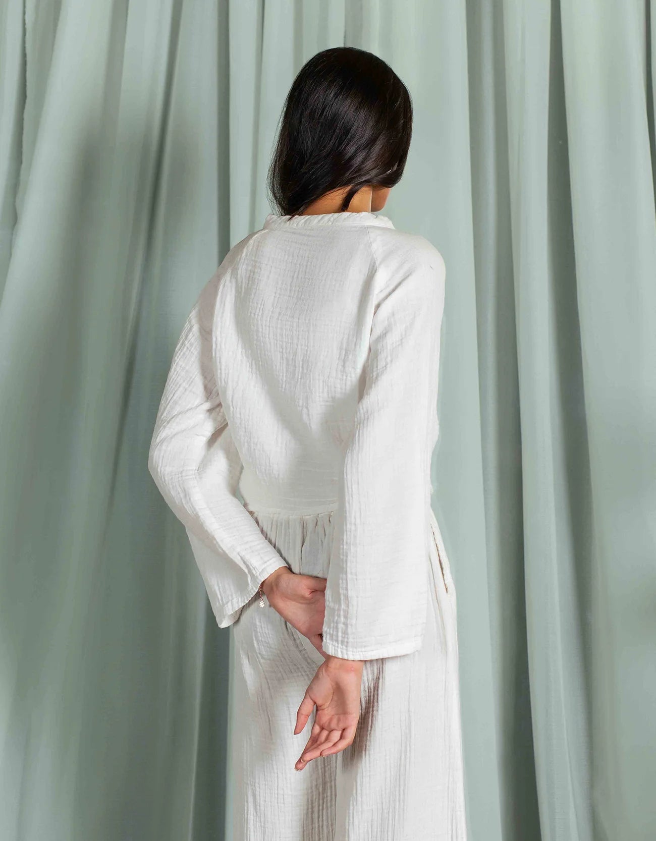 MUSLIN KNOTTED BUTTON UP TOP