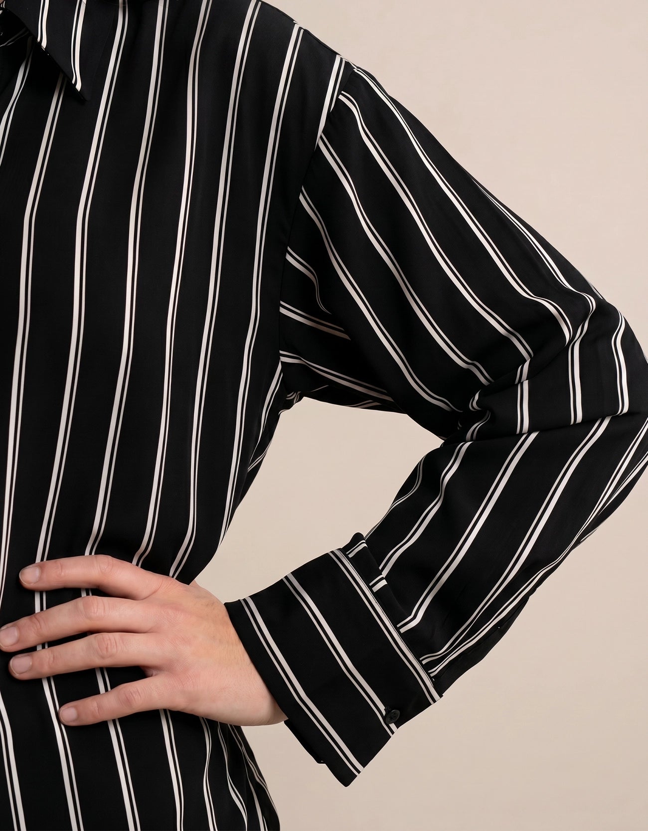VERTICAL STRIPE BUTTON SHIRT