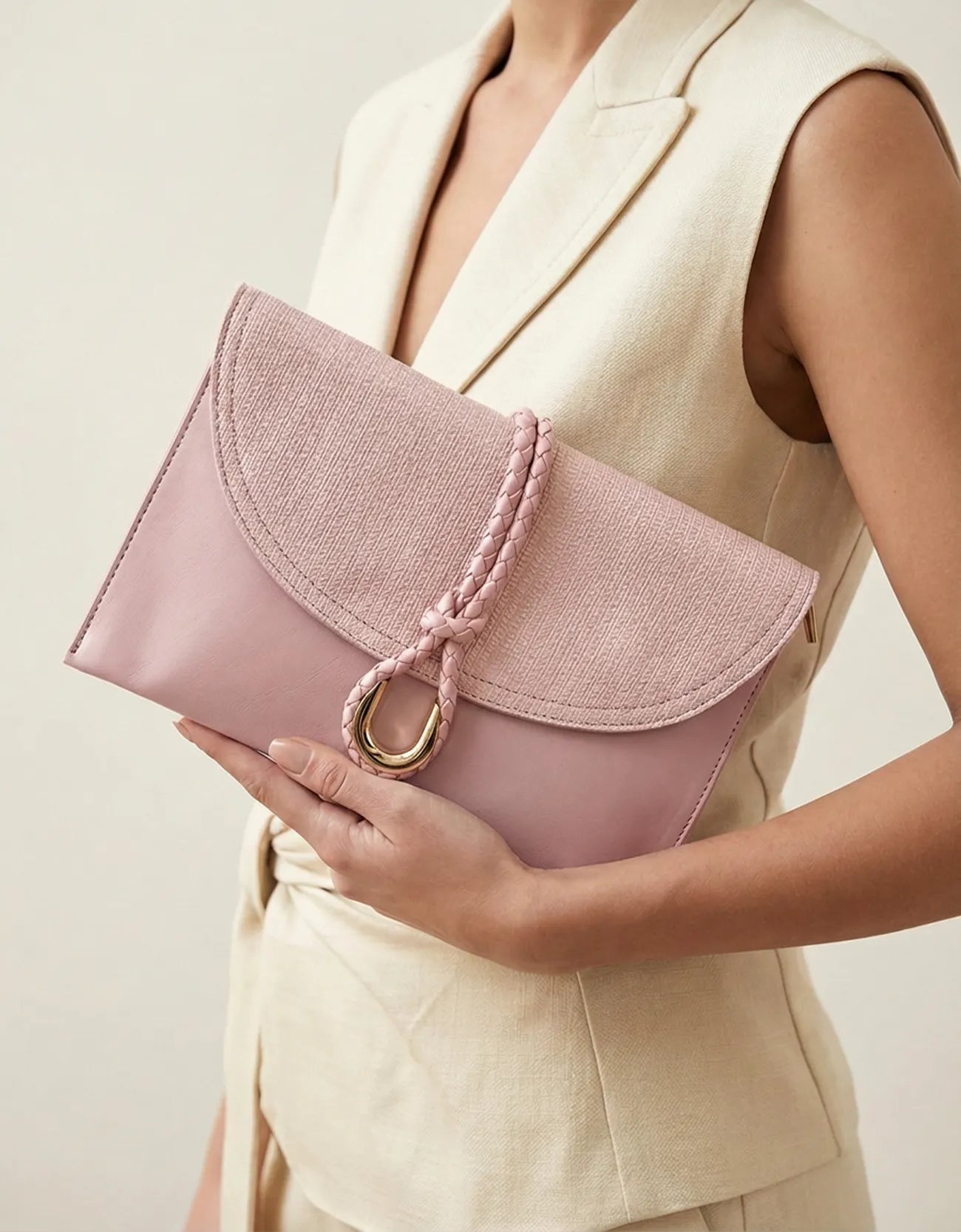 ELARA DOURI CLUTCH