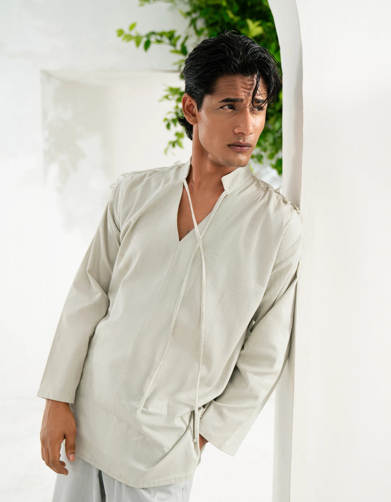 LINEN V-NECK SHIRT