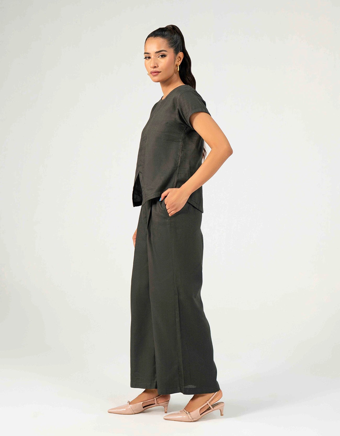 TEXTURED CAP SLEEVE TOP