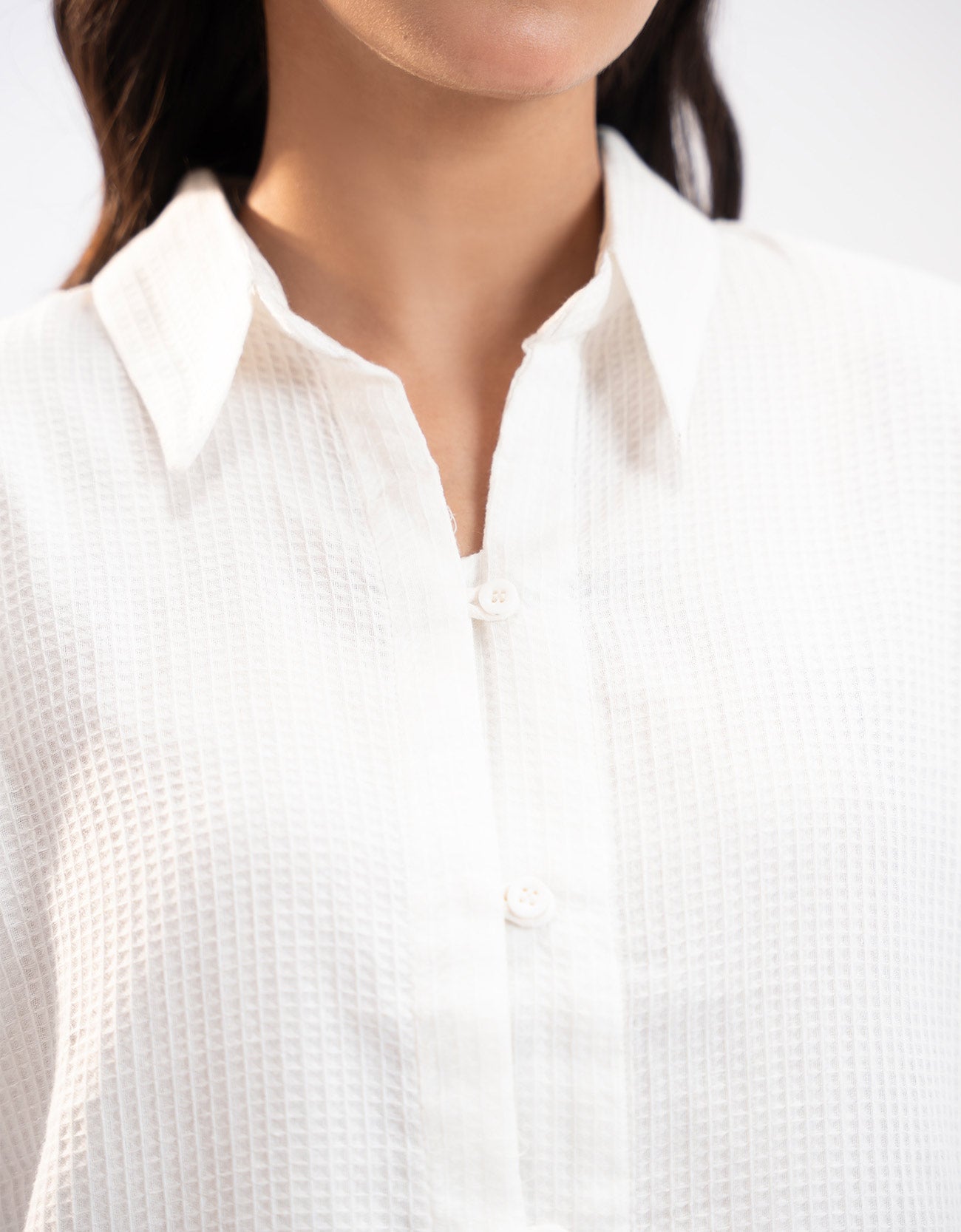 TEXTURED BUTTON DOWN SHIRT