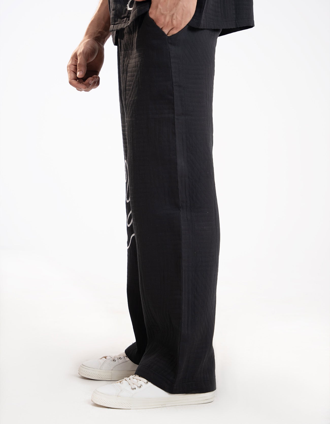 TEXTURED STRAIGHT TROUSER